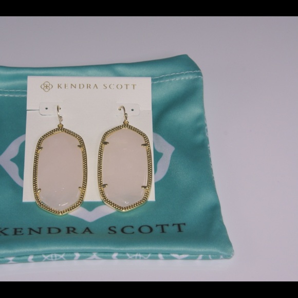 Kendra Scott Jewelry - Kendra Scott Danielle Rose Quartz Earrings New